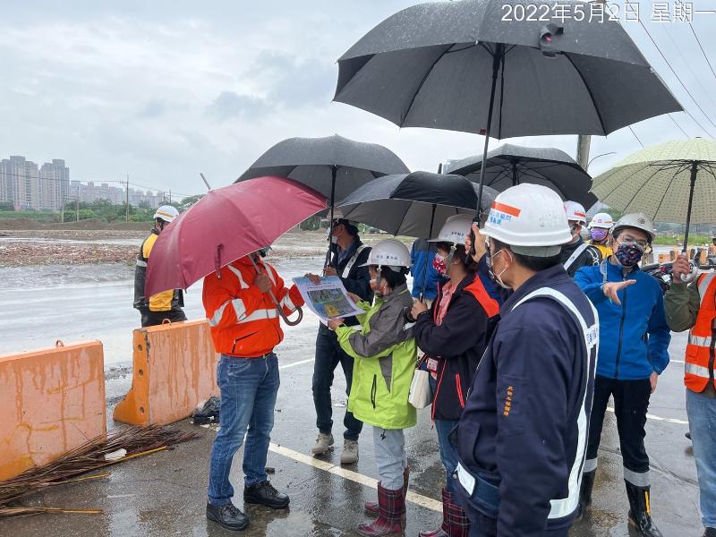 地政局康局長至工區視察