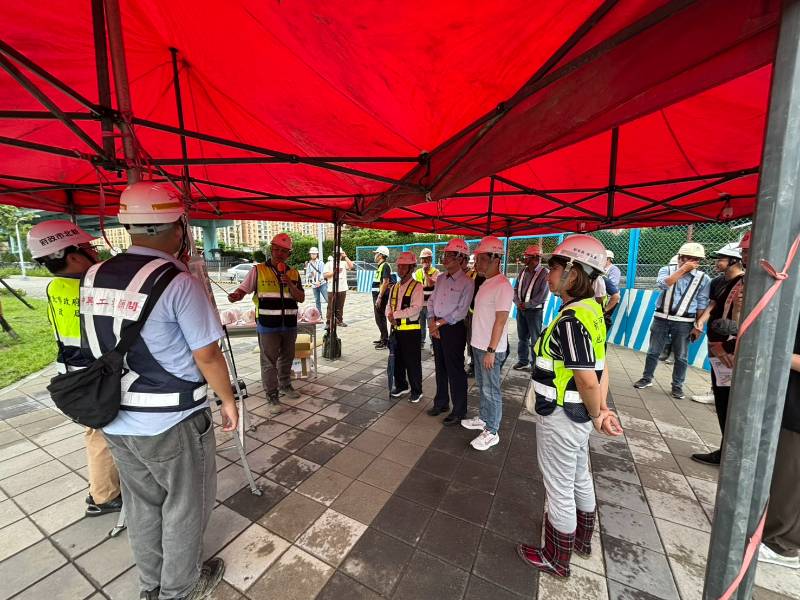 副市長及地政局長官視察公四公園