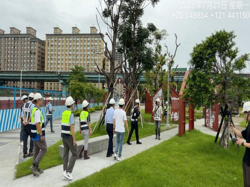 副市長及地政局長官視察公四公園