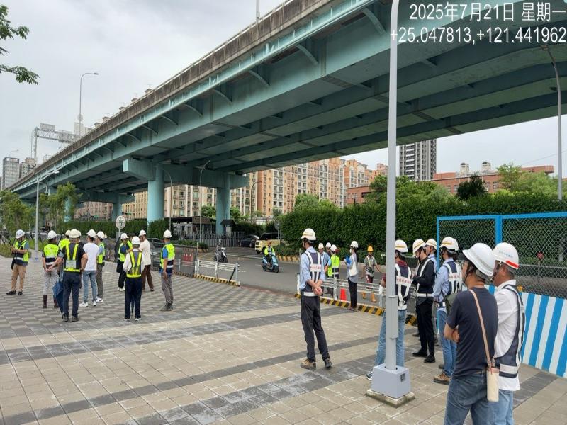 副市長及地政局長官視察公四公園