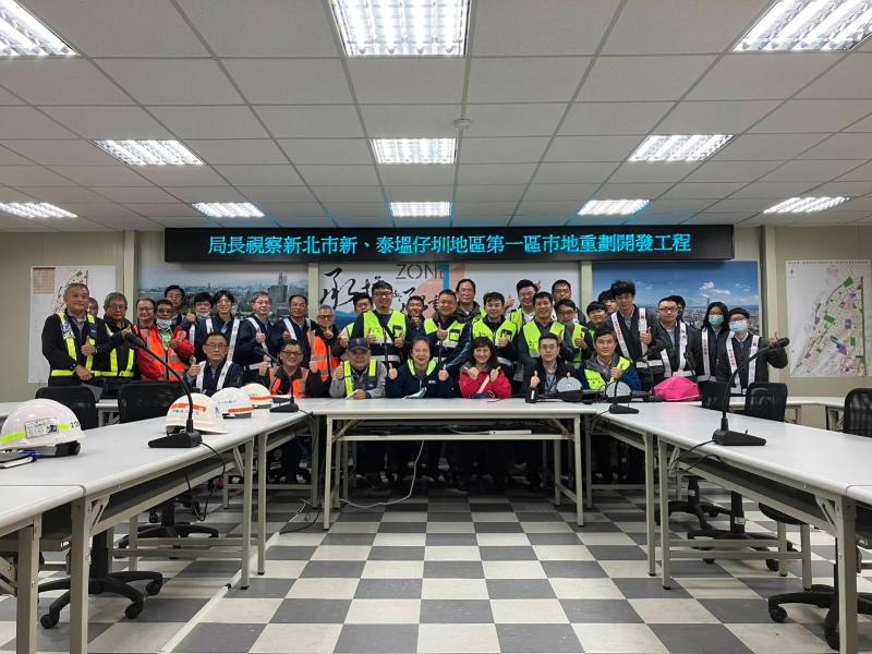 地政局康局長至工區視察