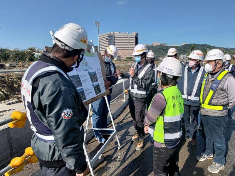 地政局康局長至工區視察